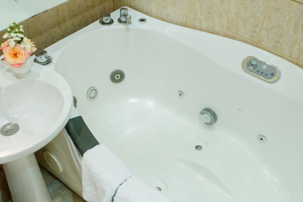 Studio De Luxe With Jacuzzi Sumy Luaran gambar