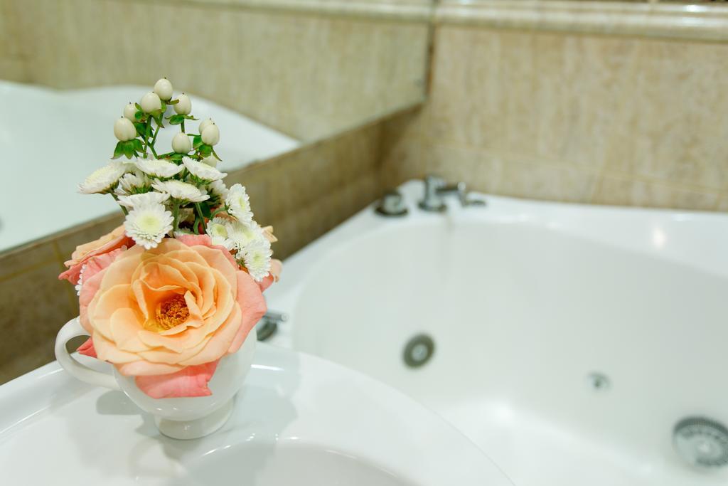 Studio De Luxe With Jacuzzi Sumy Luaran gambar