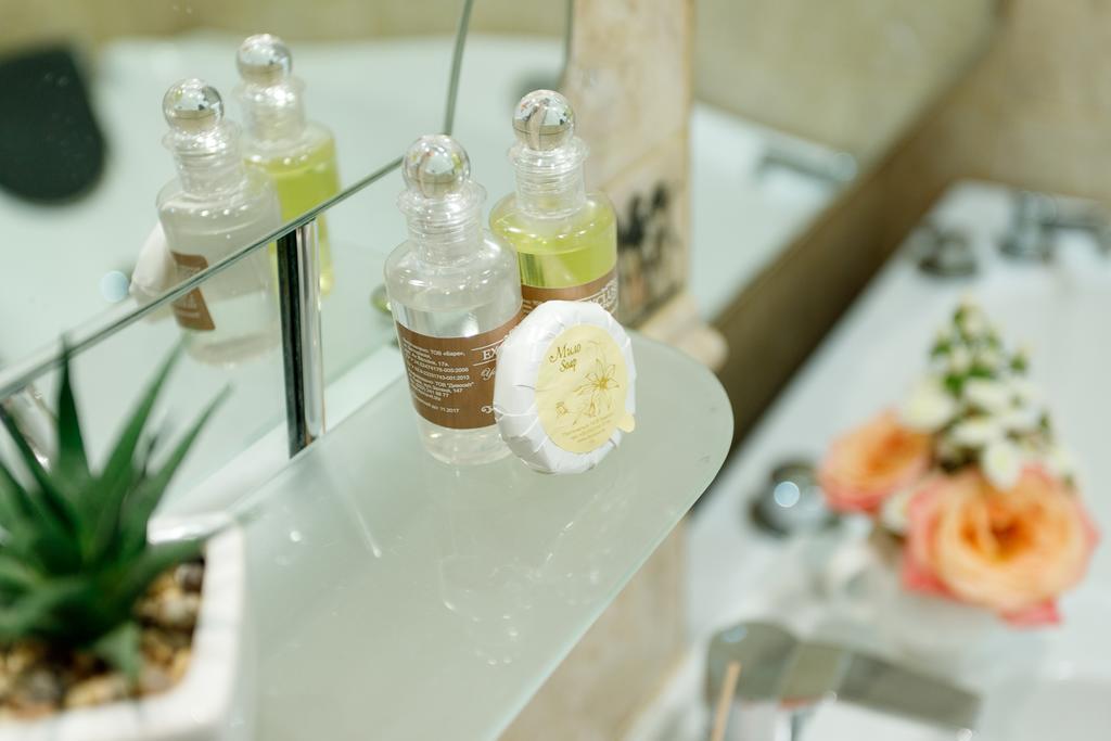 Studio De Luxe With Jacuzzi Sumy Luaran gambar