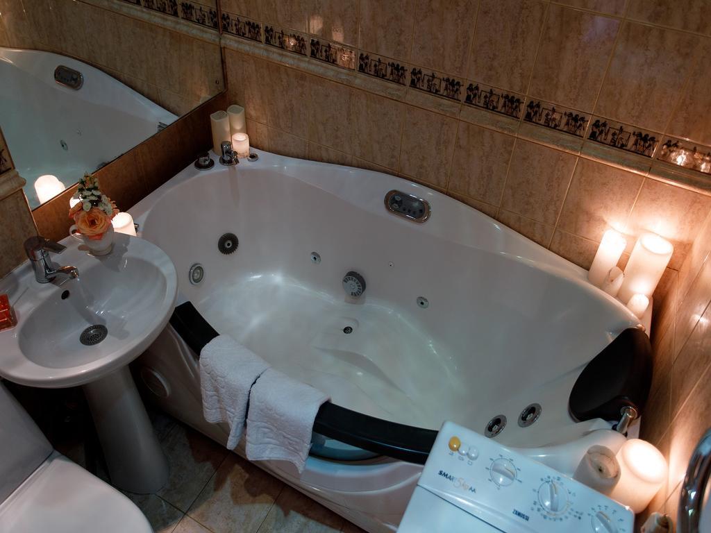 Studio De Luxe With Jacuzzi Sumy Luaran gambar