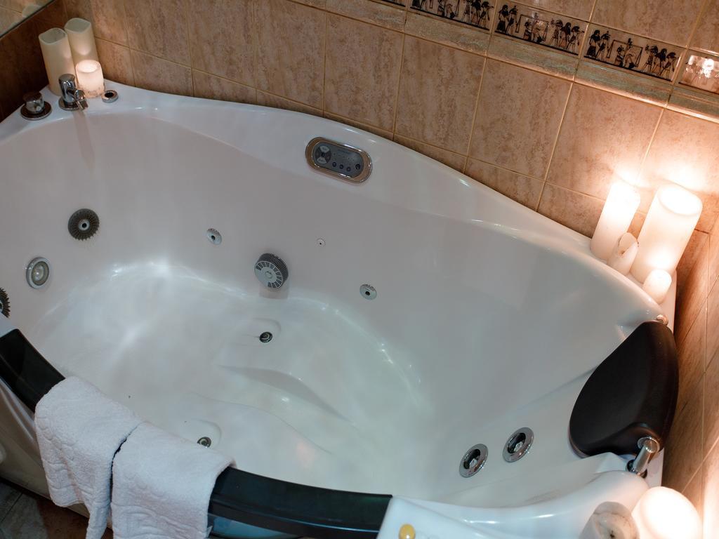 Studio De Luxe With Jacuzzi Sumy Luaran gambar